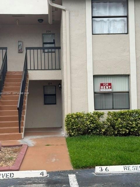 For Rent: $2,450 (3 beds, 2 baths, 993 Square Feet)