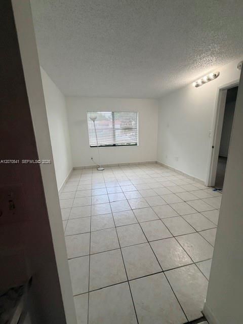 For Rent: $2,450 (3 beds, 2 baths, 993 Square Feet)