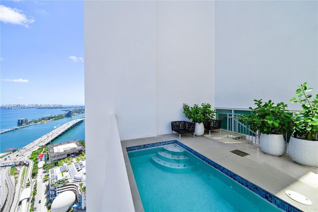 En Venta: $4,950,000 (5 camas, 5 baños, 4879 Pies cuadrados)