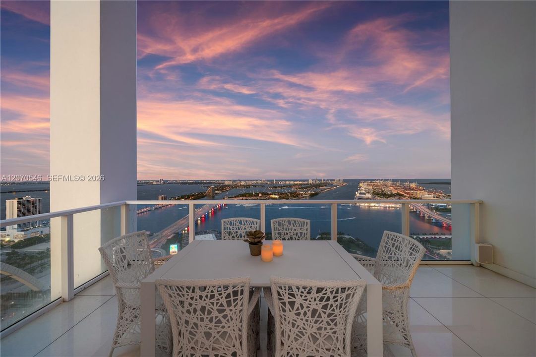 En Venta: $4,950,000 (5 camas, 5 baños, 4879 Pies cuadrados)