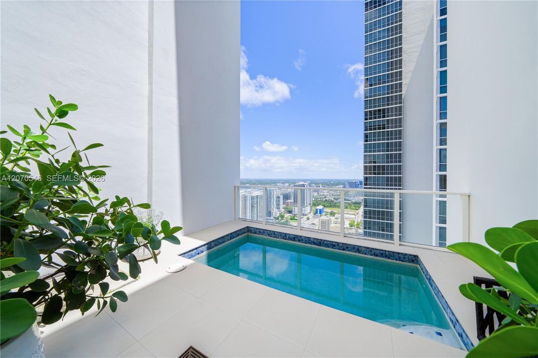 En Venta: $4,950,000 (5 camas, 5 baños, 4879 Pies cuadrados)