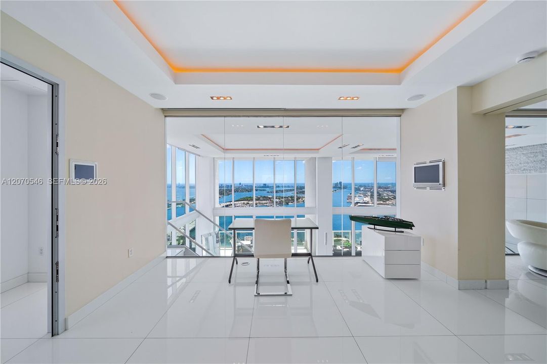En Venta: $4,950,000 (5 camas, 5 baños, 4879 Pies cuadrados)