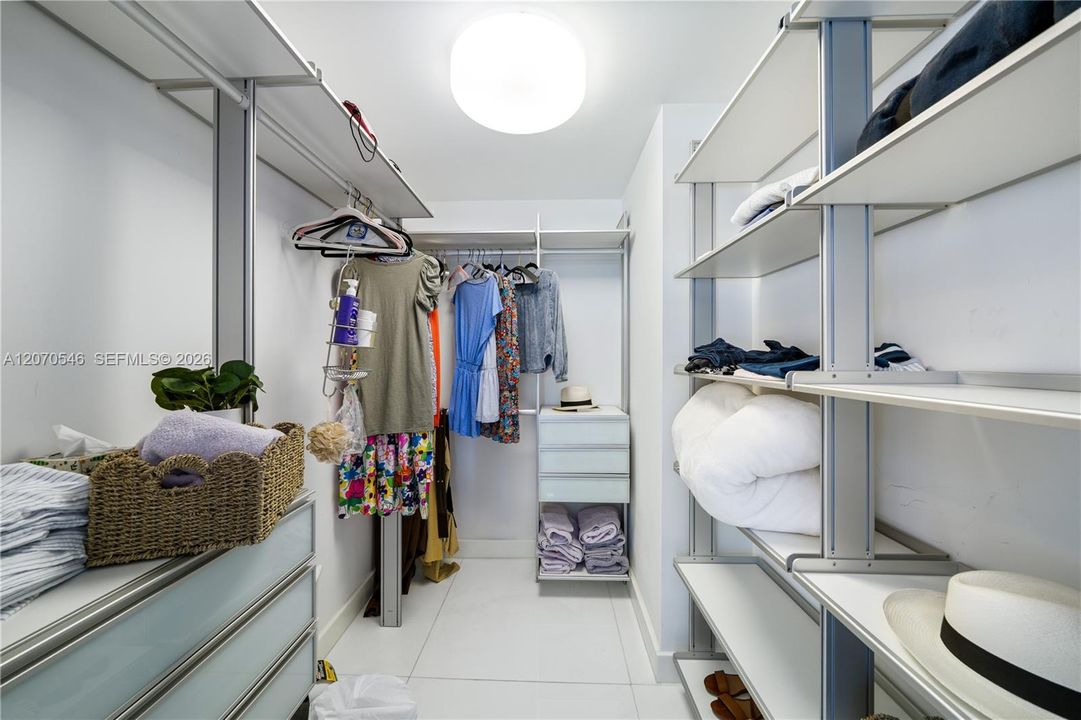 En Venta: $4,950,000 (5 camas, 5 baños, 4879 Pies cuadrados)