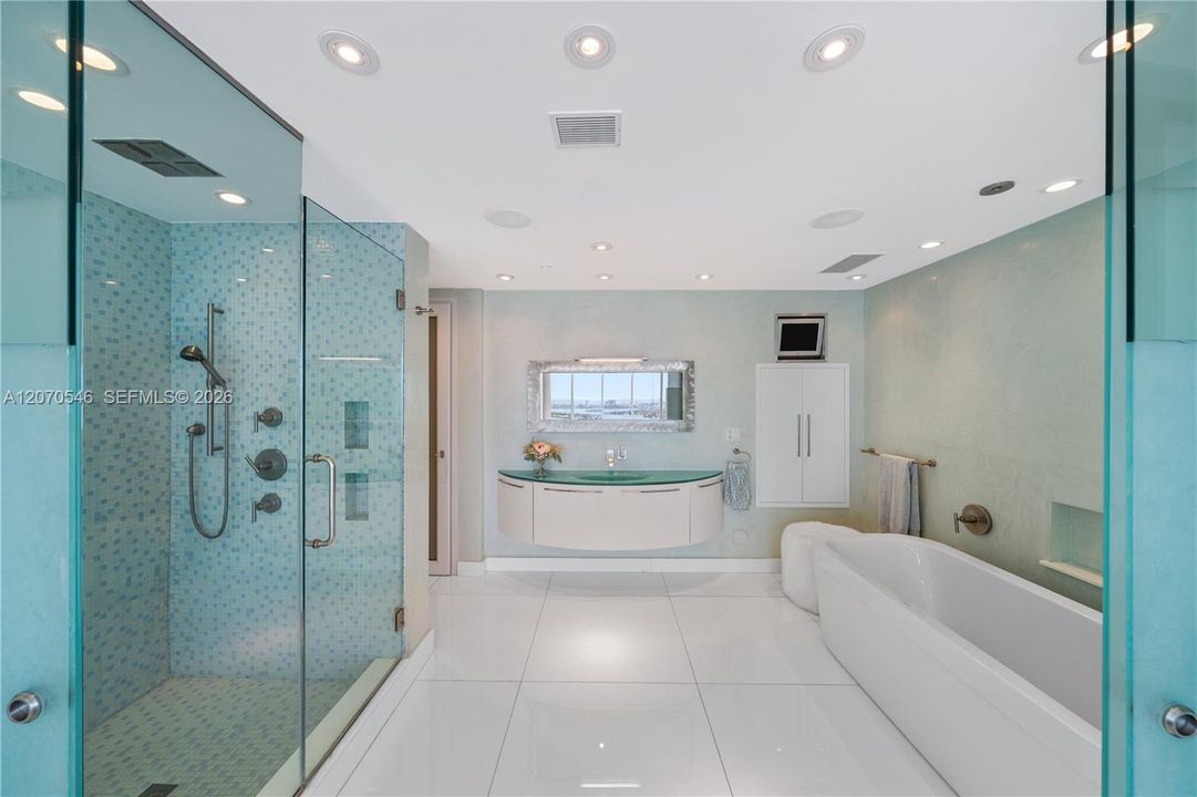 En Venta: $4,950,000 (5 camas, 5 baños, 4879 Pies cuadrados)