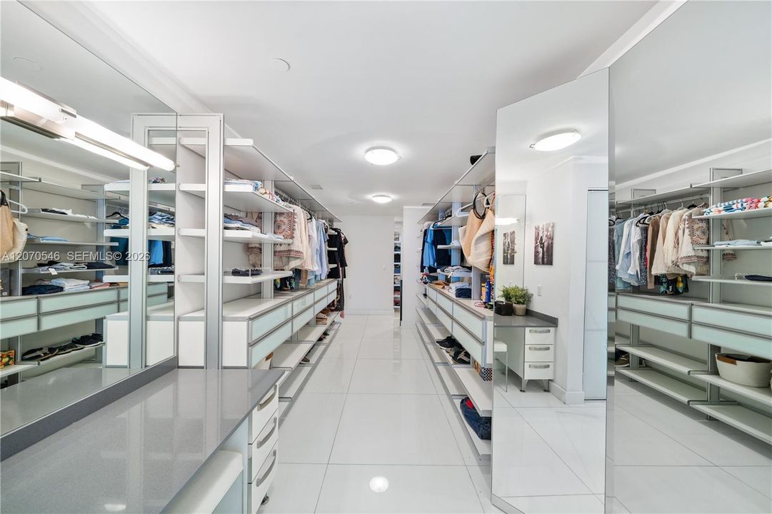 En Venta: $4,950,000 (5 camas, 5 baños, 4879 Pies cuadrados)