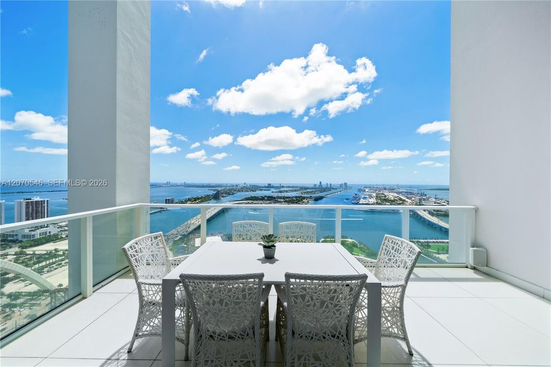 En Venta: $4,950,000 (5 camas, 5 baños, 4879 Pies cuadrados)