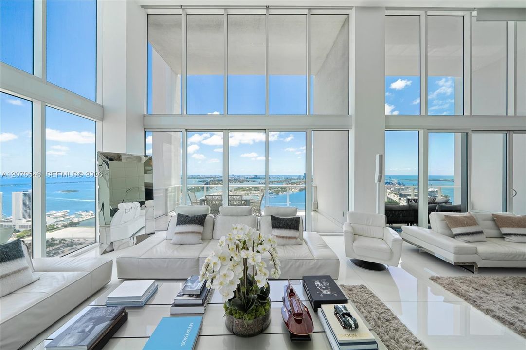 En Venta: $4,950,000 (5 camas, 5 baños, 4879 Pies cuadrados)