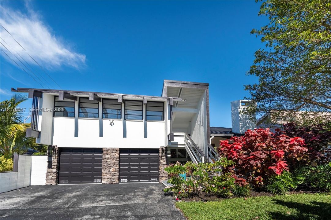 For Rent: $6,200 (3 beds, 2 baths, 2350 Square Feet)