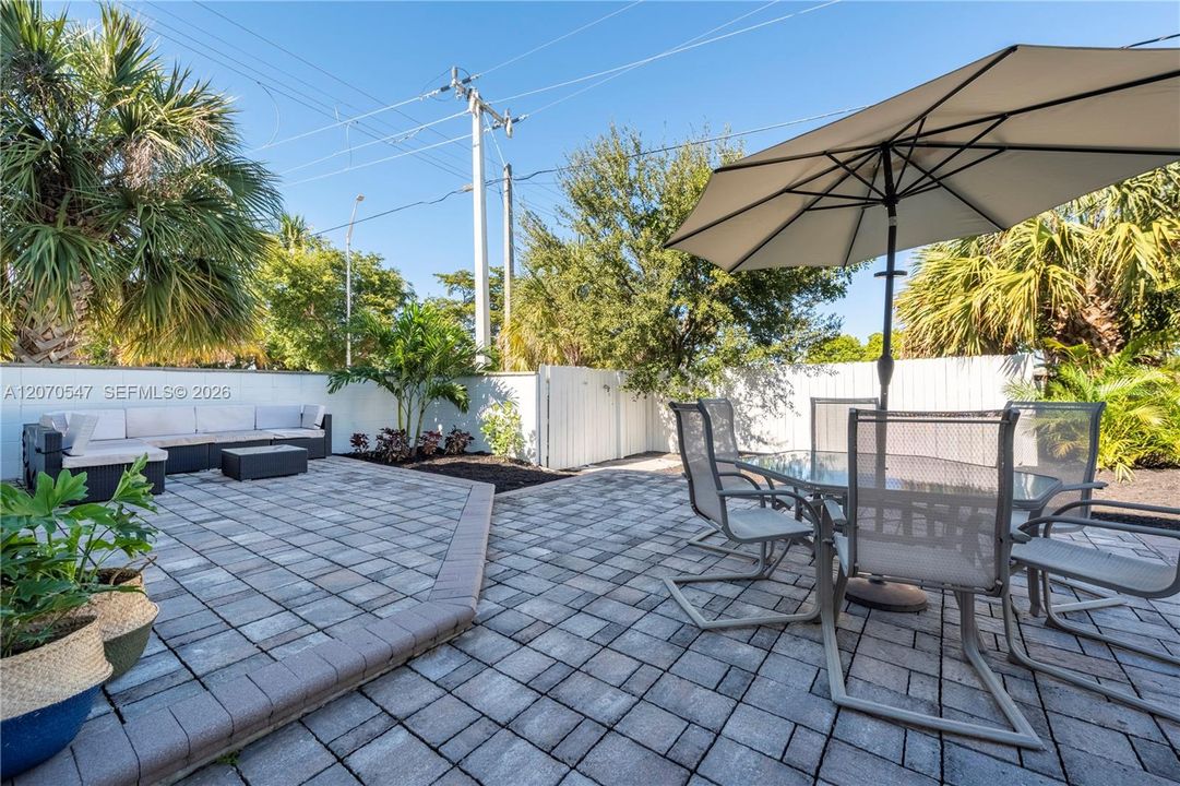 For Rent: $6,200 (3 beds, 2 baths, 2350 Square Feet)