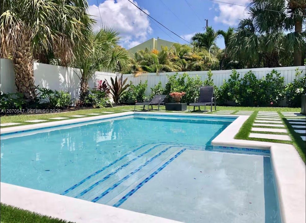 For Rent: $6,200 (3 beds, 2 baths, 2350 Square Feet)