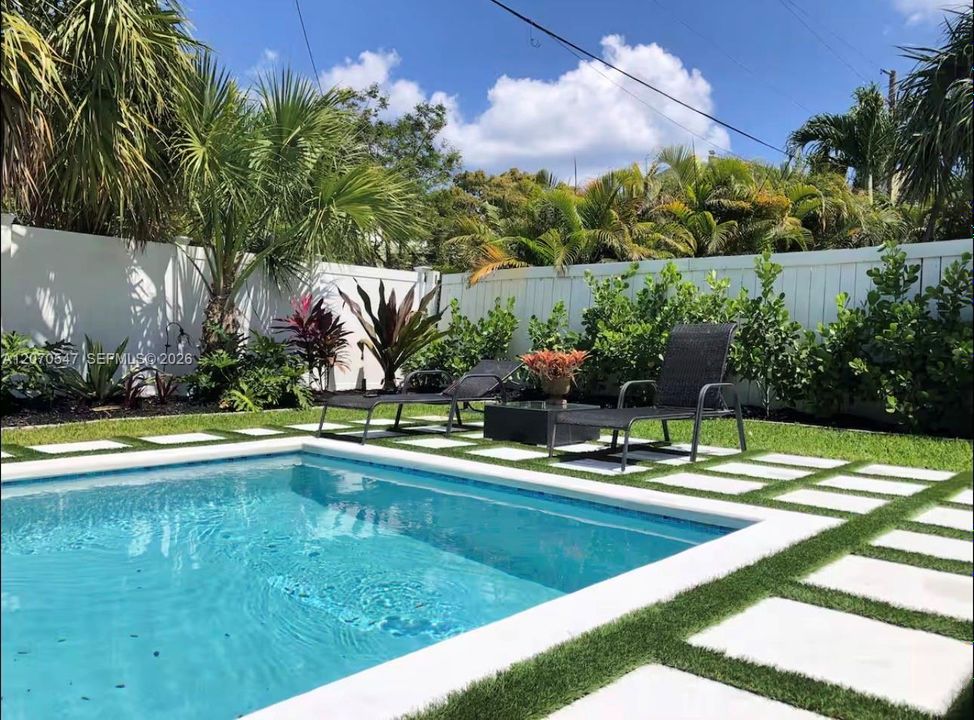For Rent: $6,200 (3 beds, 2 baths, 2350 Square Feet)