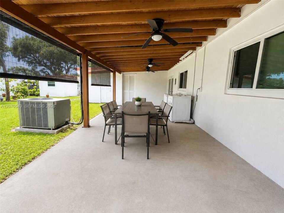 For Sale: $645,000 (5 beds, 3 baths, 1392 Square Feet)