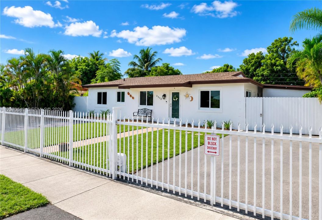 For Sale: $645,000 (5 beds, 3 baths, 1392 Square Feet)
