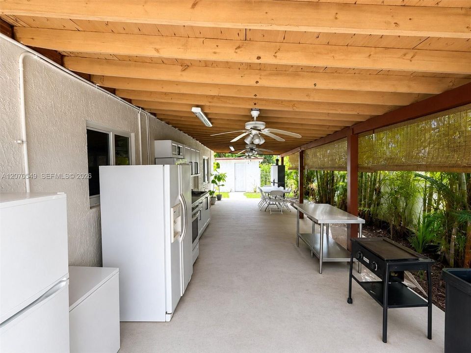 For Sale: $645,000 (5 beds, 3 baths, 1392 Square Feet)