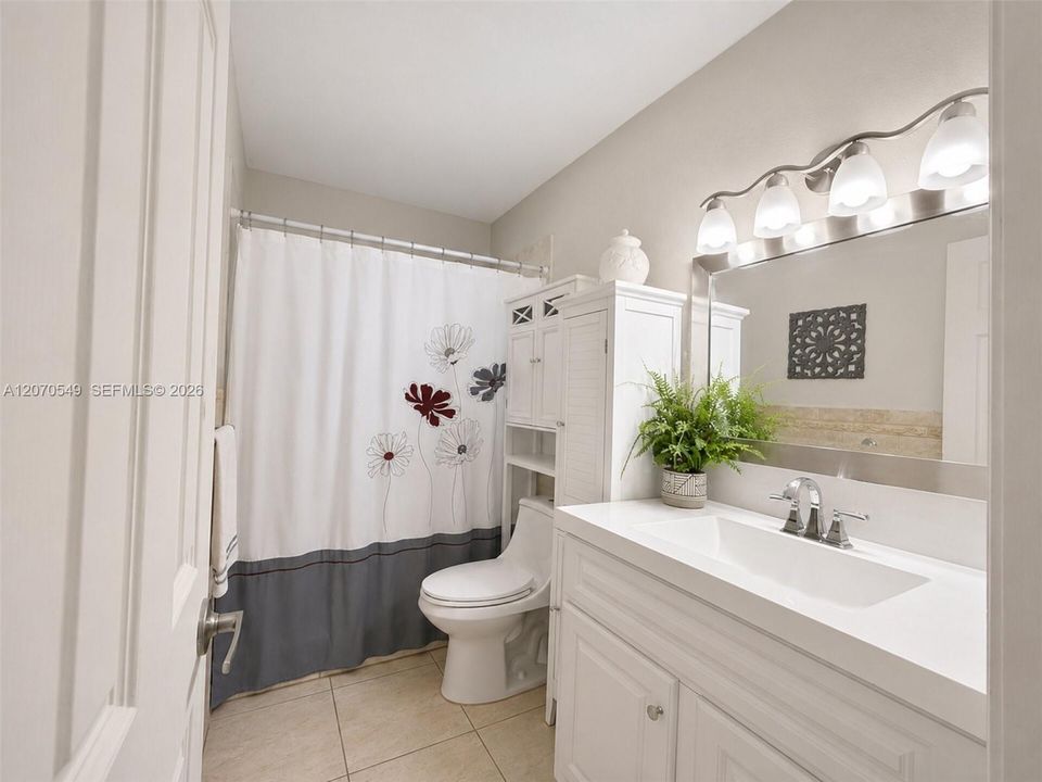For Sale: $645,000 (5 beds, 3 baths, 1392 Square Feet)