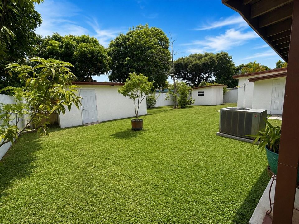 For Sale: $645,000 (5 beds, 3 baths, 1392 Square Feet)