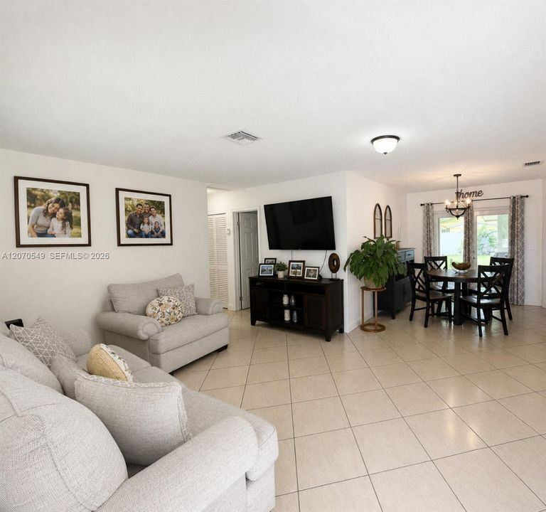 For Sale: $645,000 (5 beds, 3 baths, 1392 Square Feet)