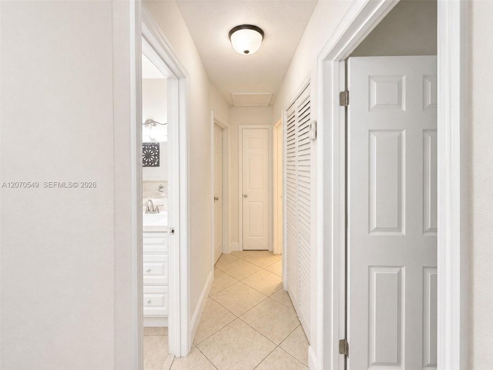 For Sale: $645,000 (5 beds, 3 baths, 1392 Square Feet)