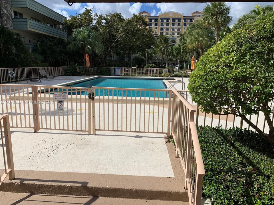 For Rent: $1,900 (1 beds, 1 baths, 807 Square Feet)
