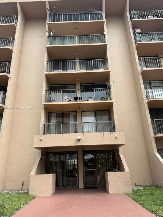 For Rent: $1,650 (1 beds, 1 baths, 722 Square Feet)