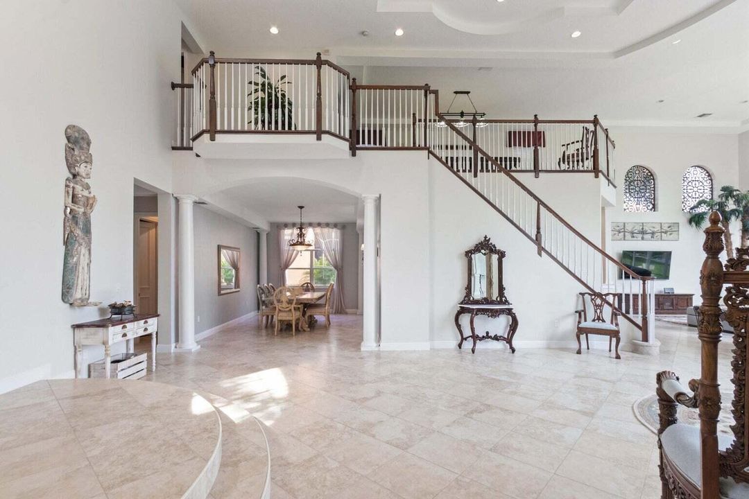 SPACIOUS HIGH CEILINGS