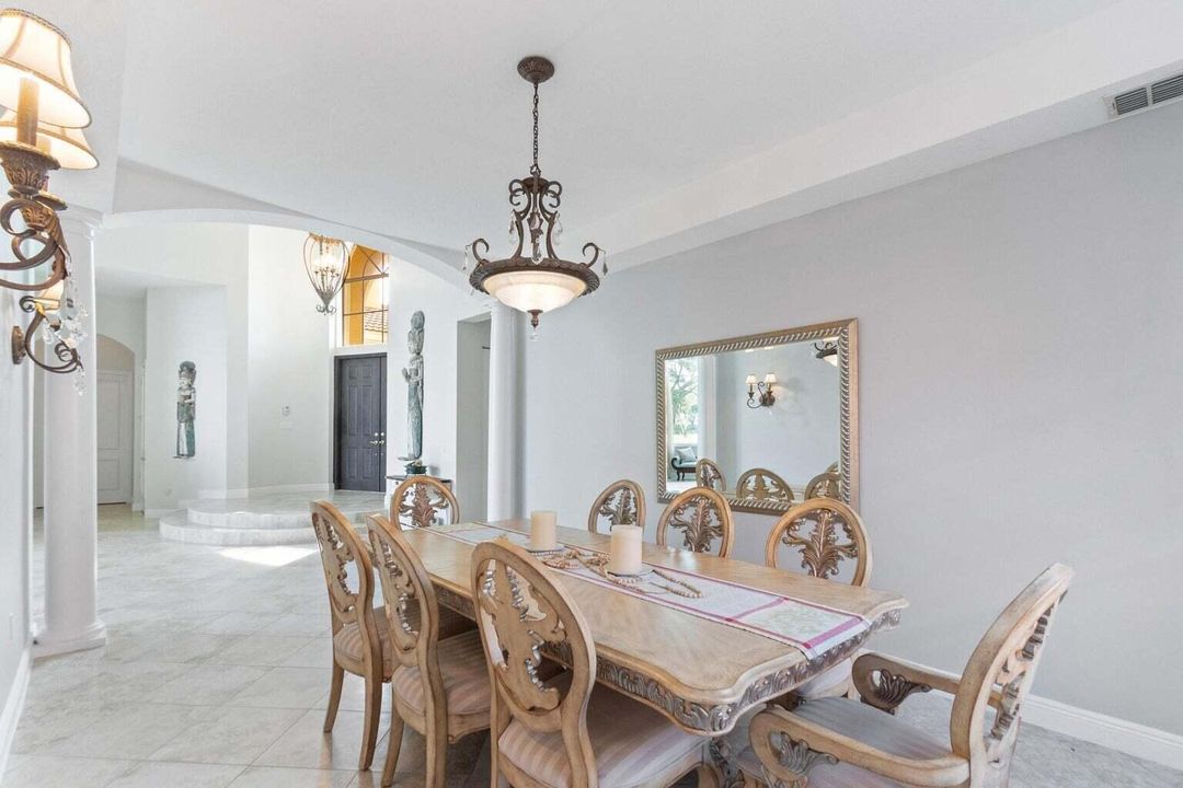 FORMAL DINING