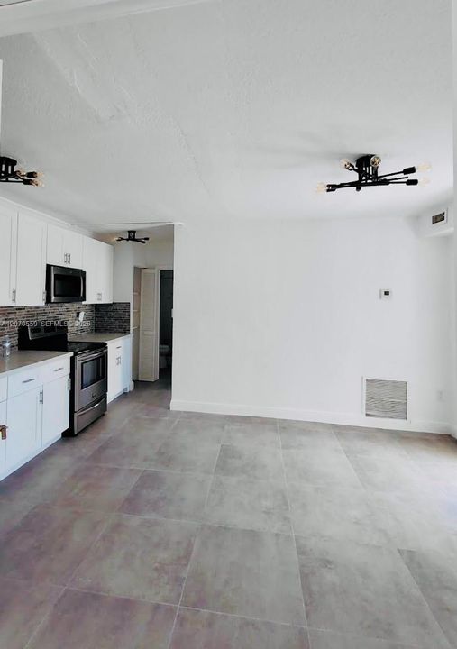 For Rent: $1,700 (2 beds, 1 baths, 576 Square Feet)