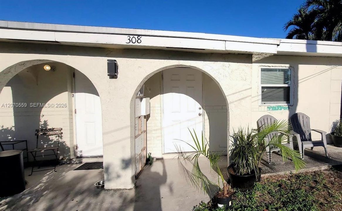 For Rent: $1,700 (2 beds, 1 baths, 576 Square Feet)