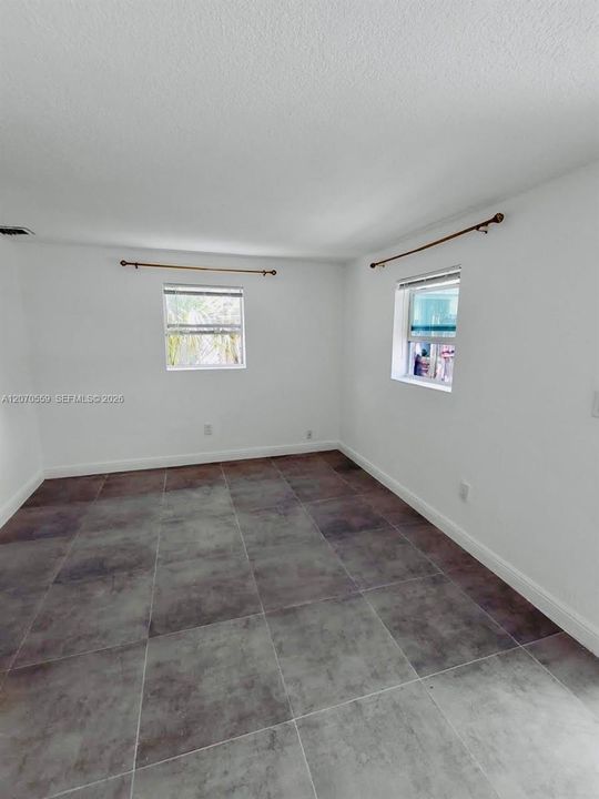 For Rent: $1,700 (2 beds, 1 baths, 576 Square Feet)
