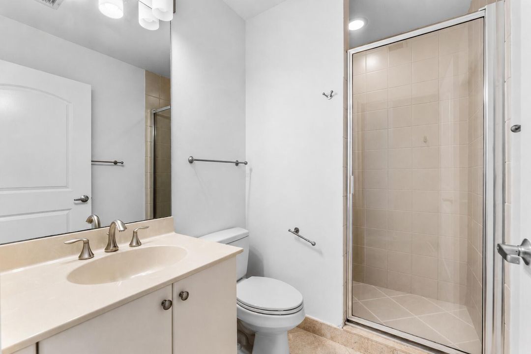 Guest Full Bathroom