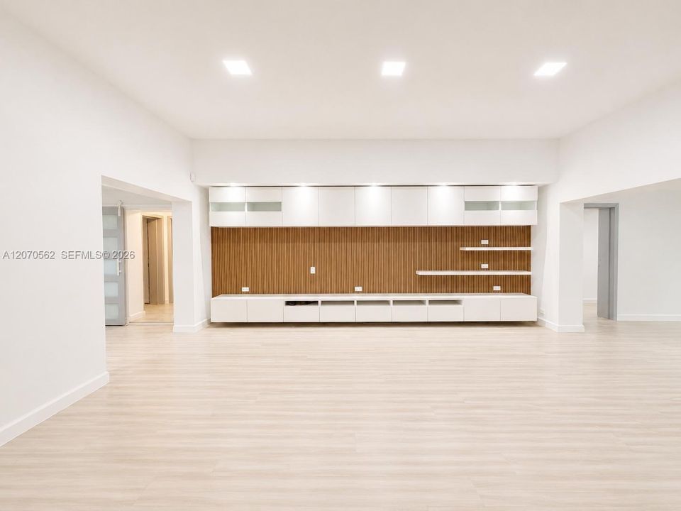 For Rent: $11,500 (3 beds, 2 baths, 2498 Square Feet)