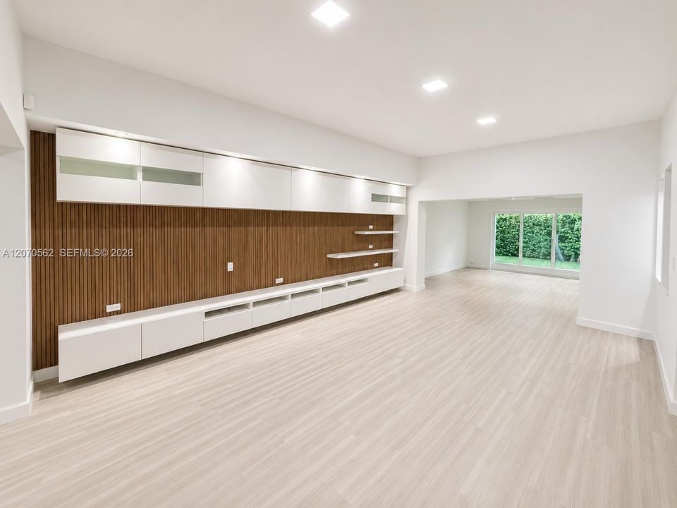For Rent: $11,500 (3 beds, 2 baths, 2498 Square Feet)