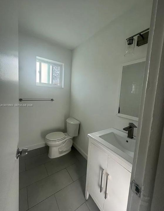 For Rent: $2,000 (2 beds, 1 baths, 4740 Square Feet)