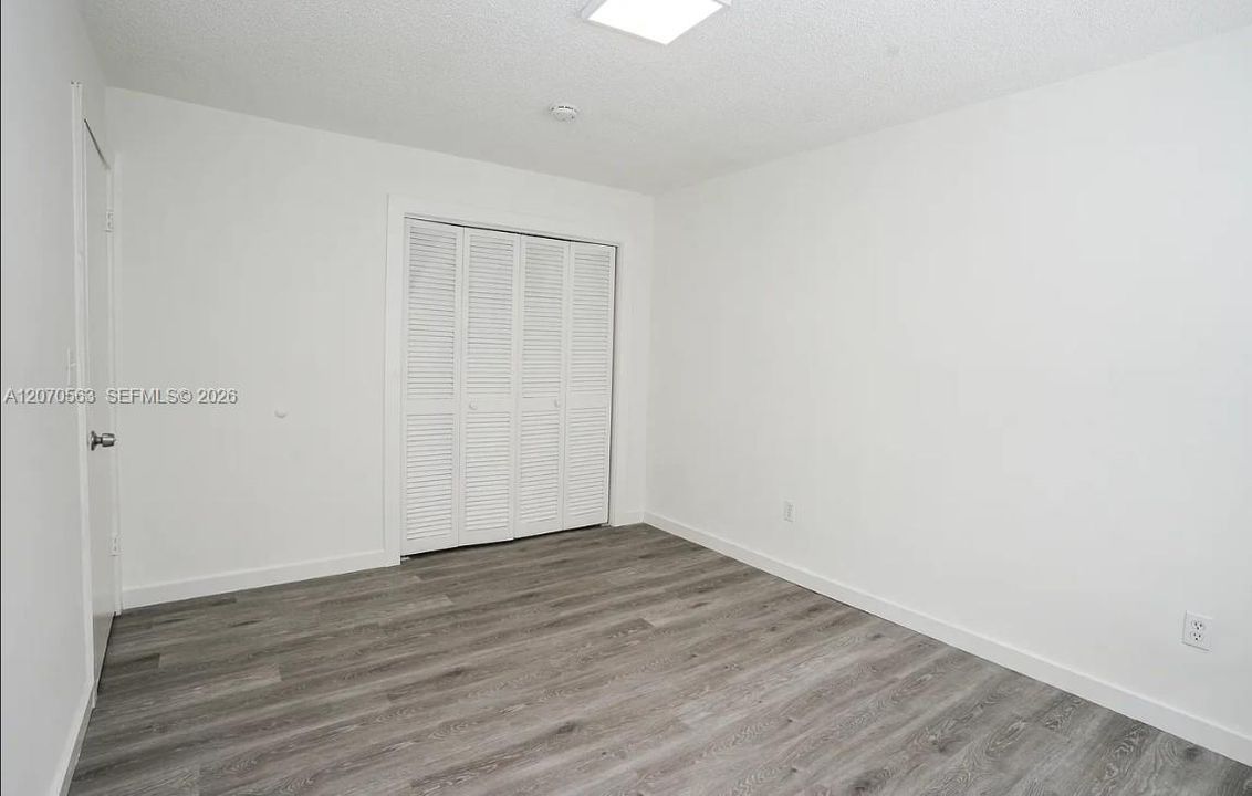 For Rent: $2,000 (2 beds, 1 baths, 4740 Square Feet)