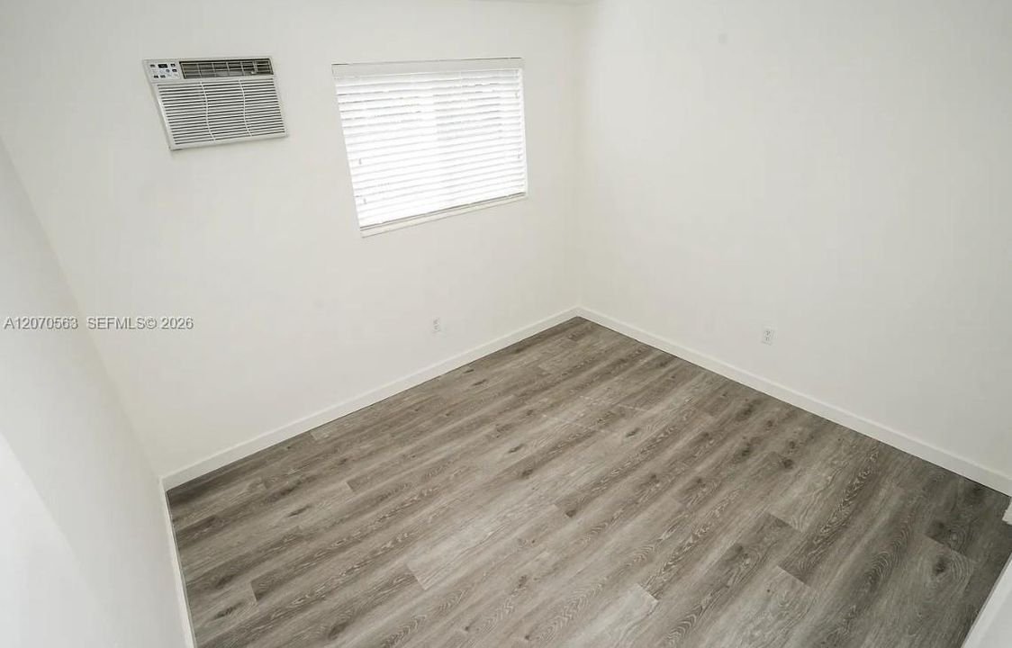 For Rent: $2,000 (2 beds, 1 baths, 4740 Square Feet)