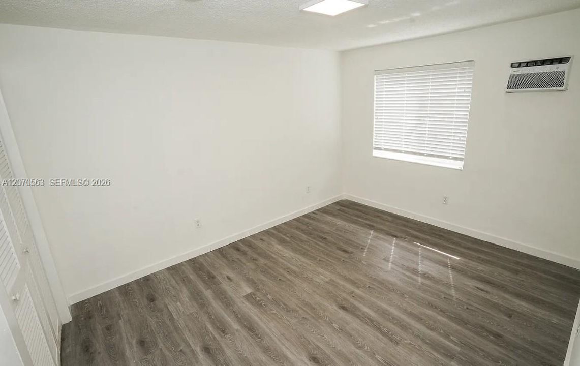 For Rent: $2,000 (2 beds, 1 baths, 4740 Square Feet)