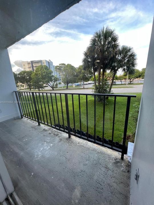 For Sale: $255,000 (1 beds, 1 baths, 620 Square Feet)