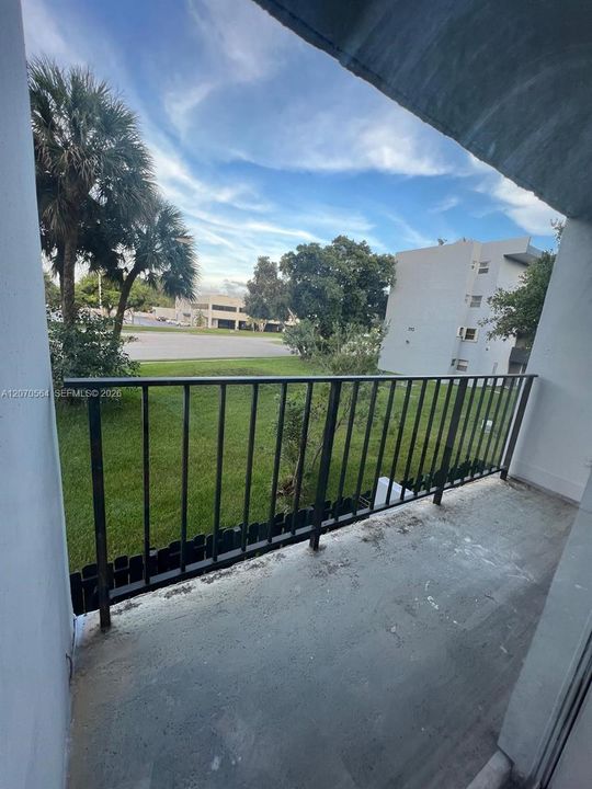 For Sale: $255,000 (1 beds, 1 baths, 620 Square Feet)