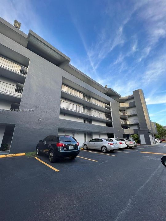 For Sale: $255,000 (1 beds, 1 baths, 620 Square Feet)