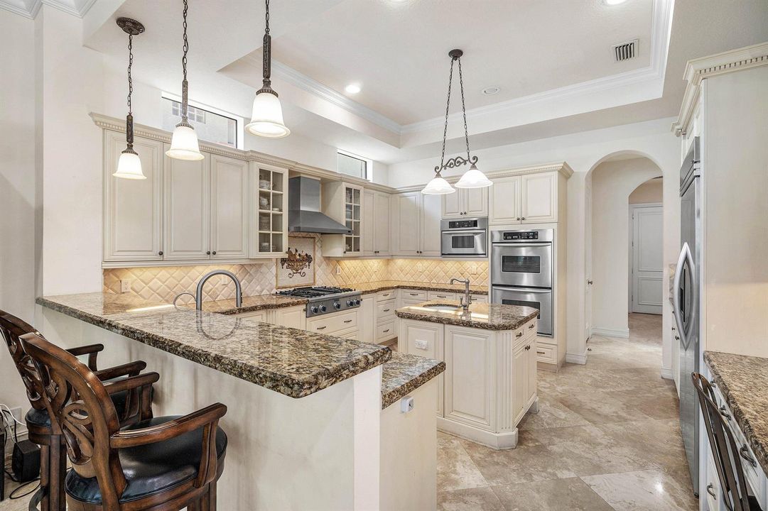Kitchen-Island-and-Pendant-Lighting