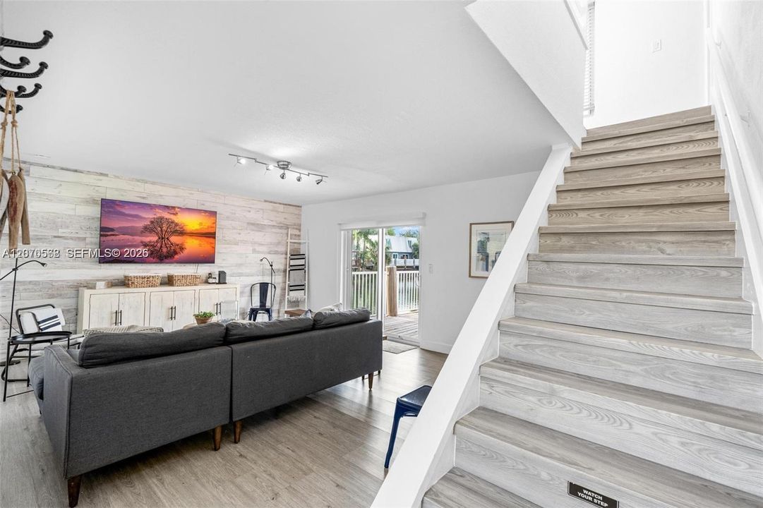For Sale: $495,000 (3 beds, 3 baths, 1480 Square Feet)