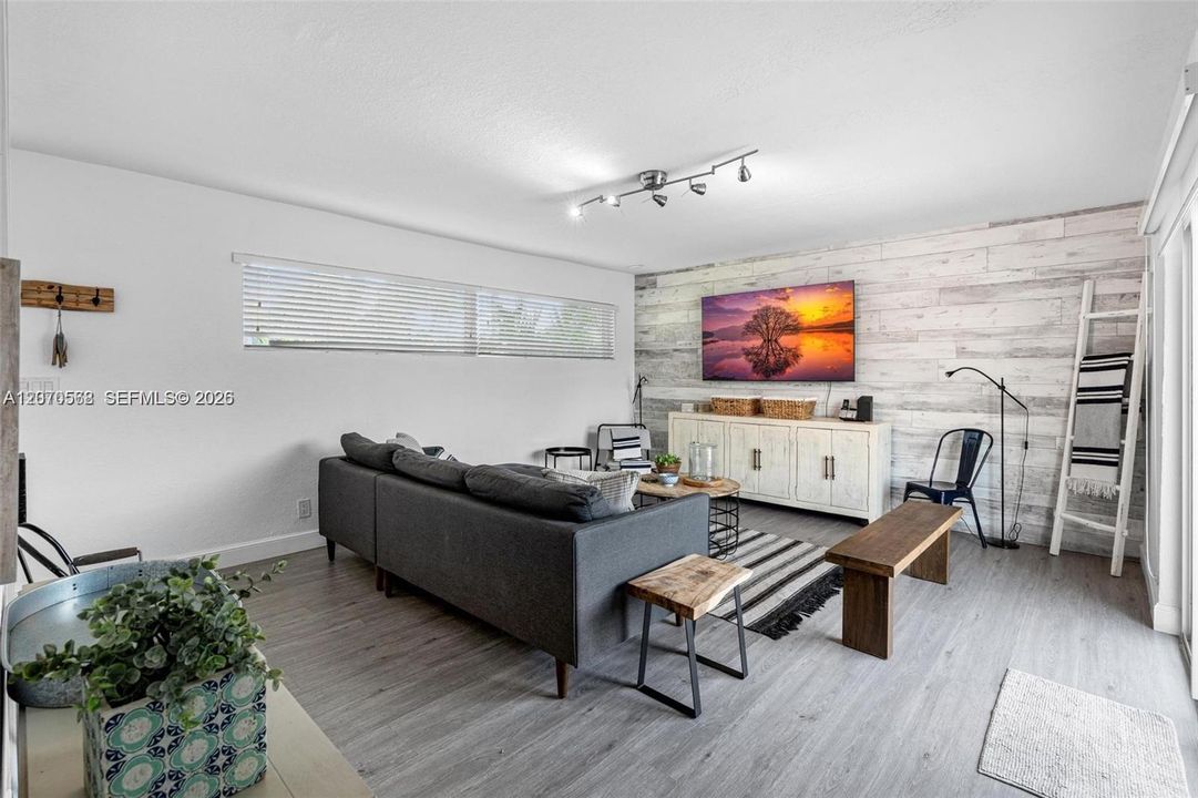 For Sale: $495,000 (3 beds, 3 baths, 1480 Square Feet)