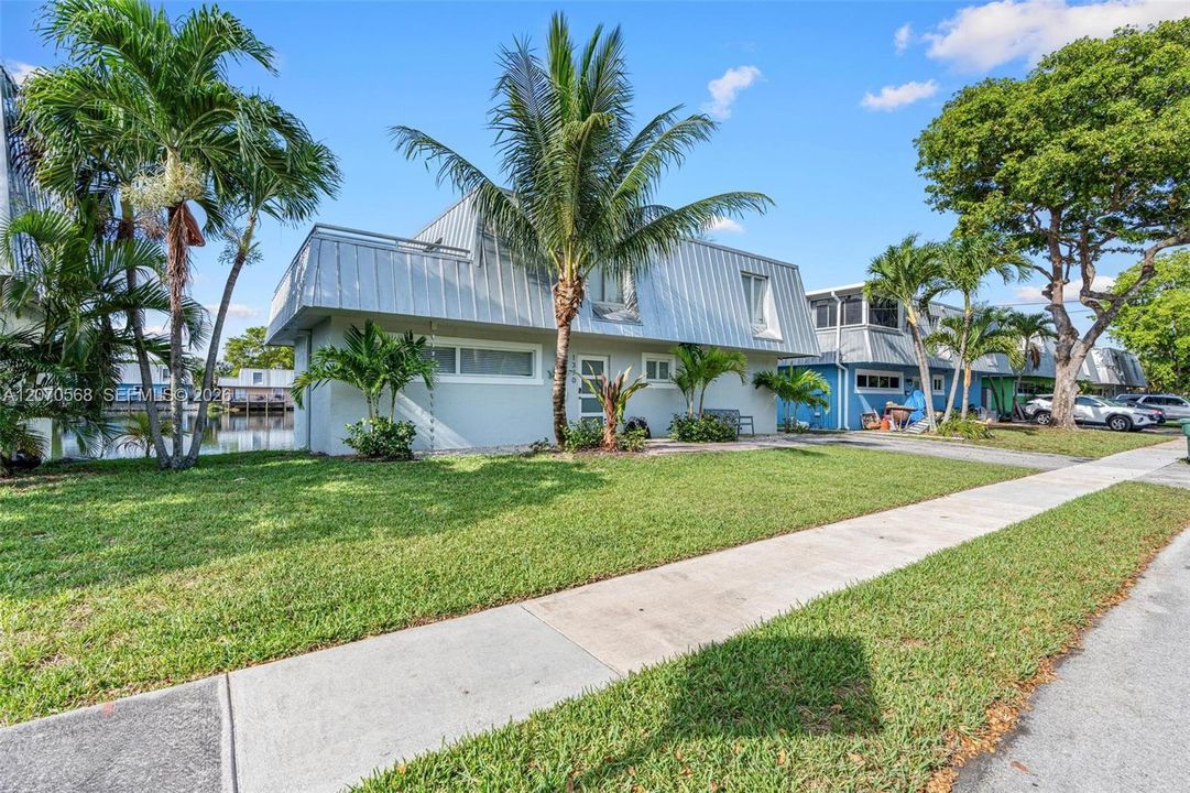 For Sale: $495,000 (3 beds, 3 baths, 1480 Square Feet)