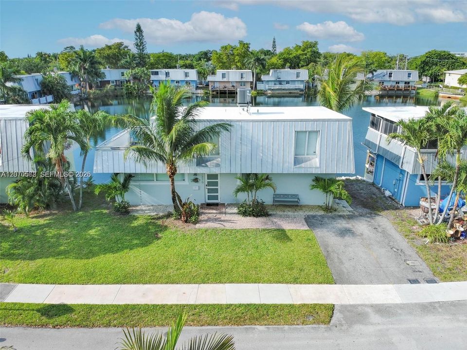 For Sale: $495,000 (3 beds, 3 baths, 1480 Square Feet)