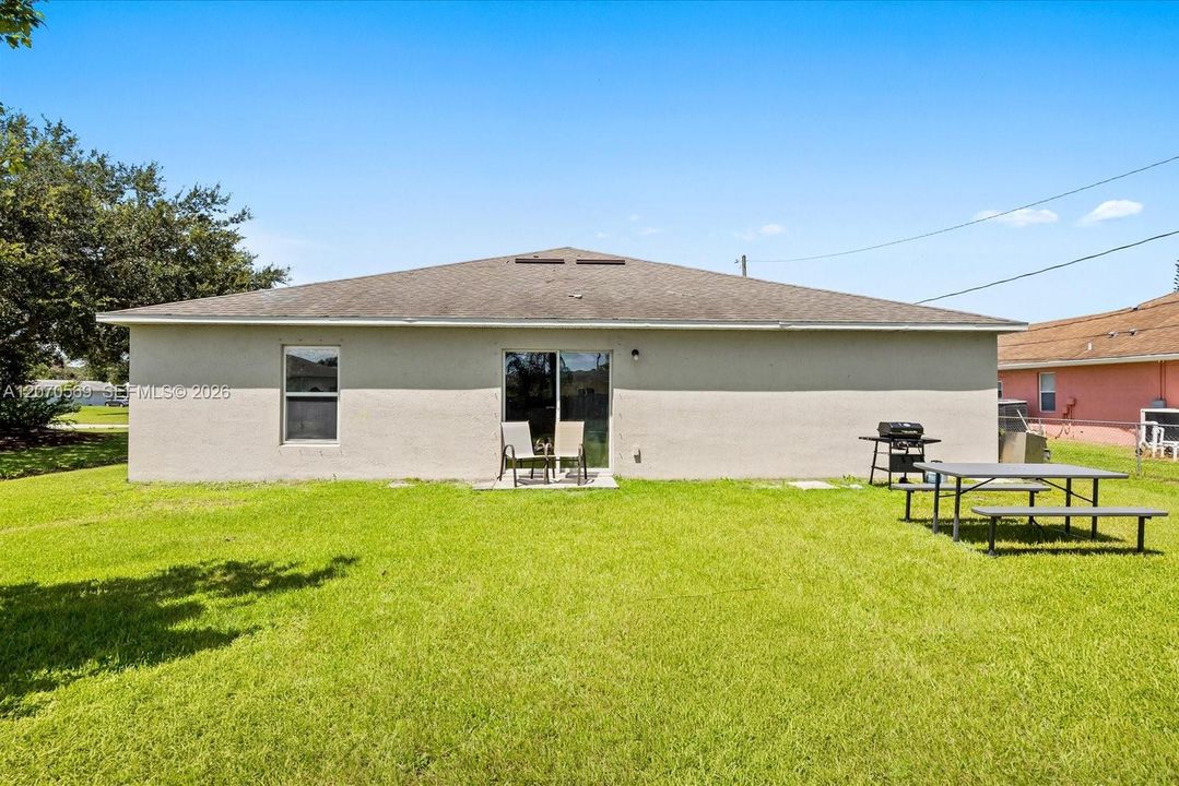 For Sale: $374,700 (4 beds, 2 baths, 1806 Square Feet)