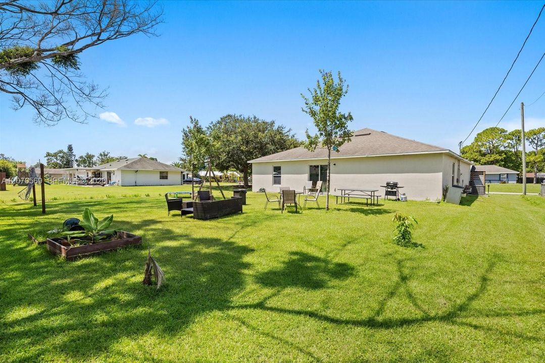 For Sale: $374,700 (4 beds, 2 baths, 1806 Square Feet)