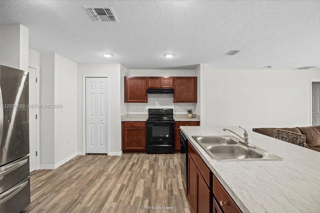 For Sale: $374,700 (4 beds, 2 baths, 1806 Square Feet)