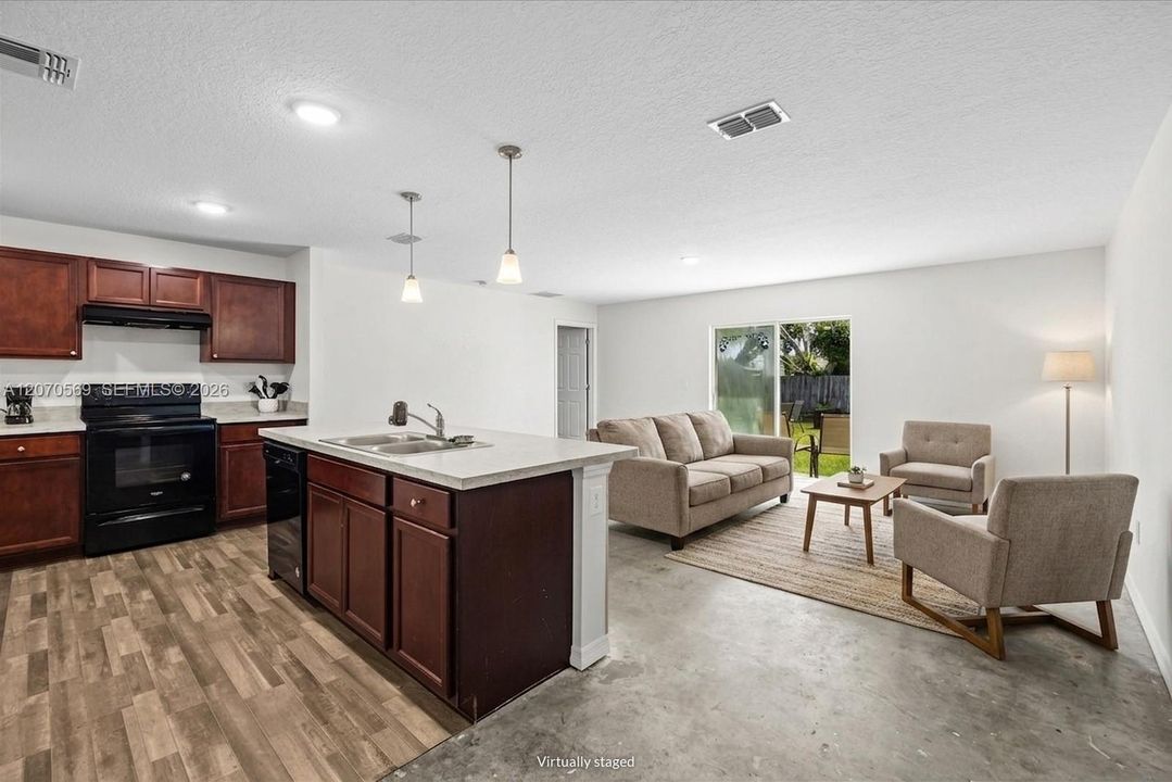 For Sale: $374,700 (4 beds, 2 baths, 1806 Square Feet)
