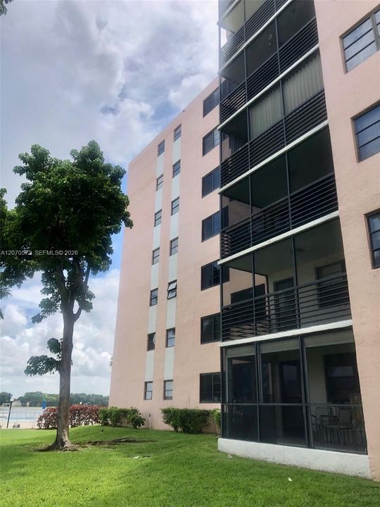 For Rent: $2,450 (2 beds, 1 baths, 1468 Square Feet)