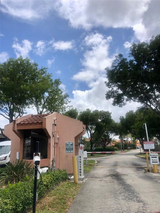 For Rent: $2,450 (2 beds, 1 baths, 1468 Square Feet)